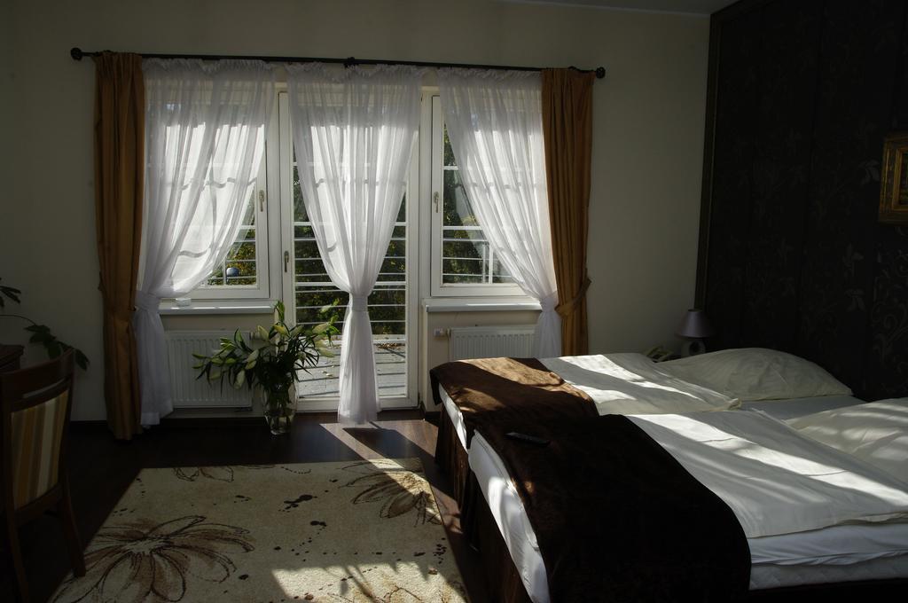 Pensjonat - Restauracja Żółty Domek Szczecinek Quarto foto