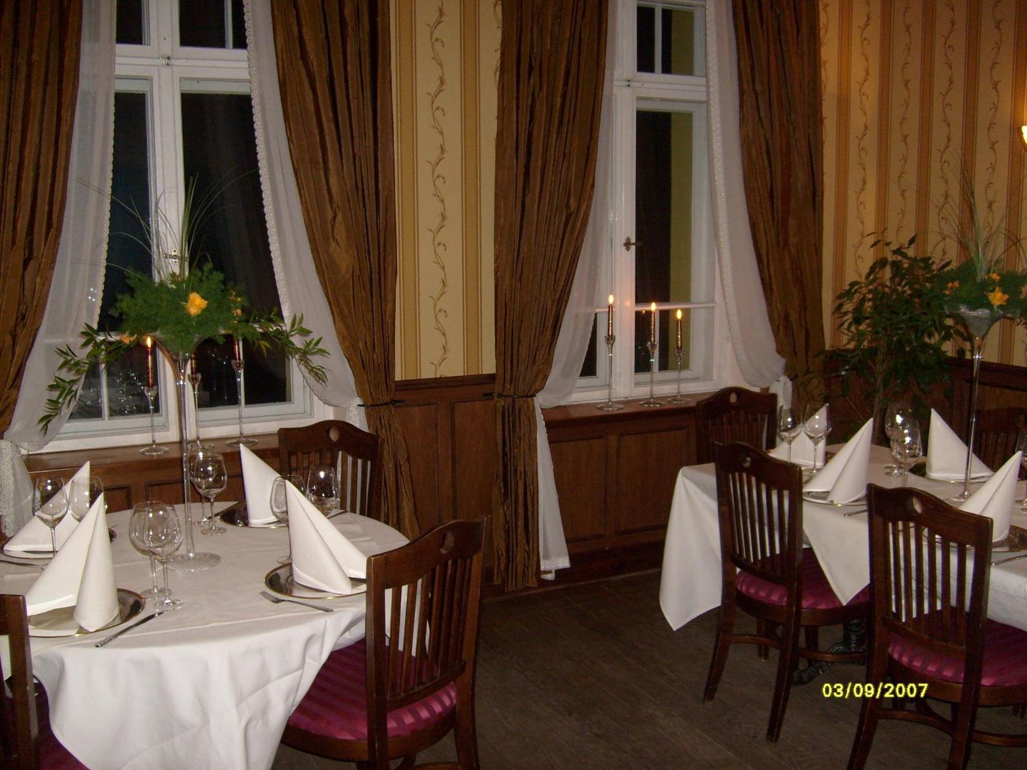 Pensjonat - Restauracja Żółty Domek Szczecinek Exterior foto
