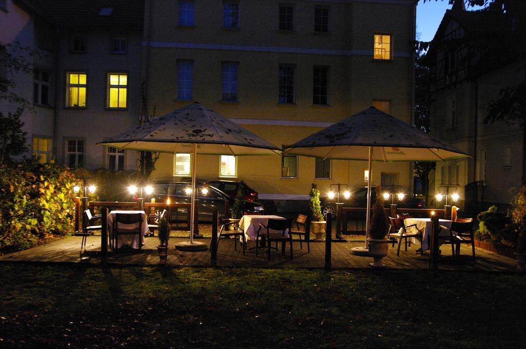 Pensjonat - Restauracja Żółty Domek Szczecinek Exterior foto