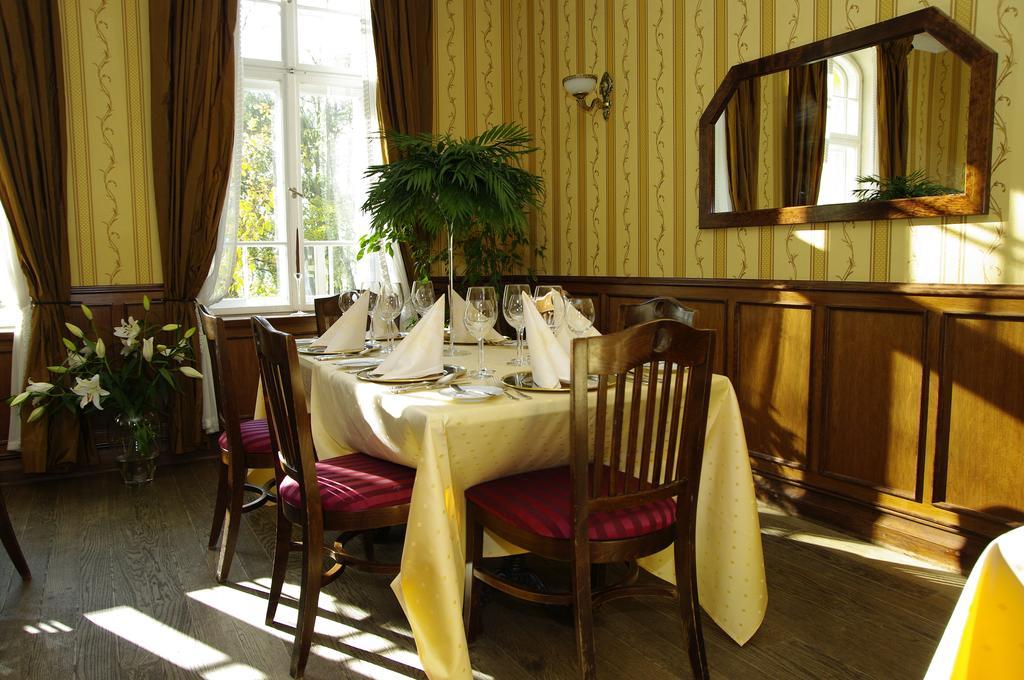 Pensjonat - Restauracja Żółty Domek Szczecinek Exterior foto